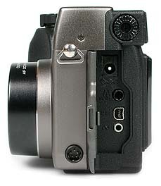 Камера Olympus: вид сбоку